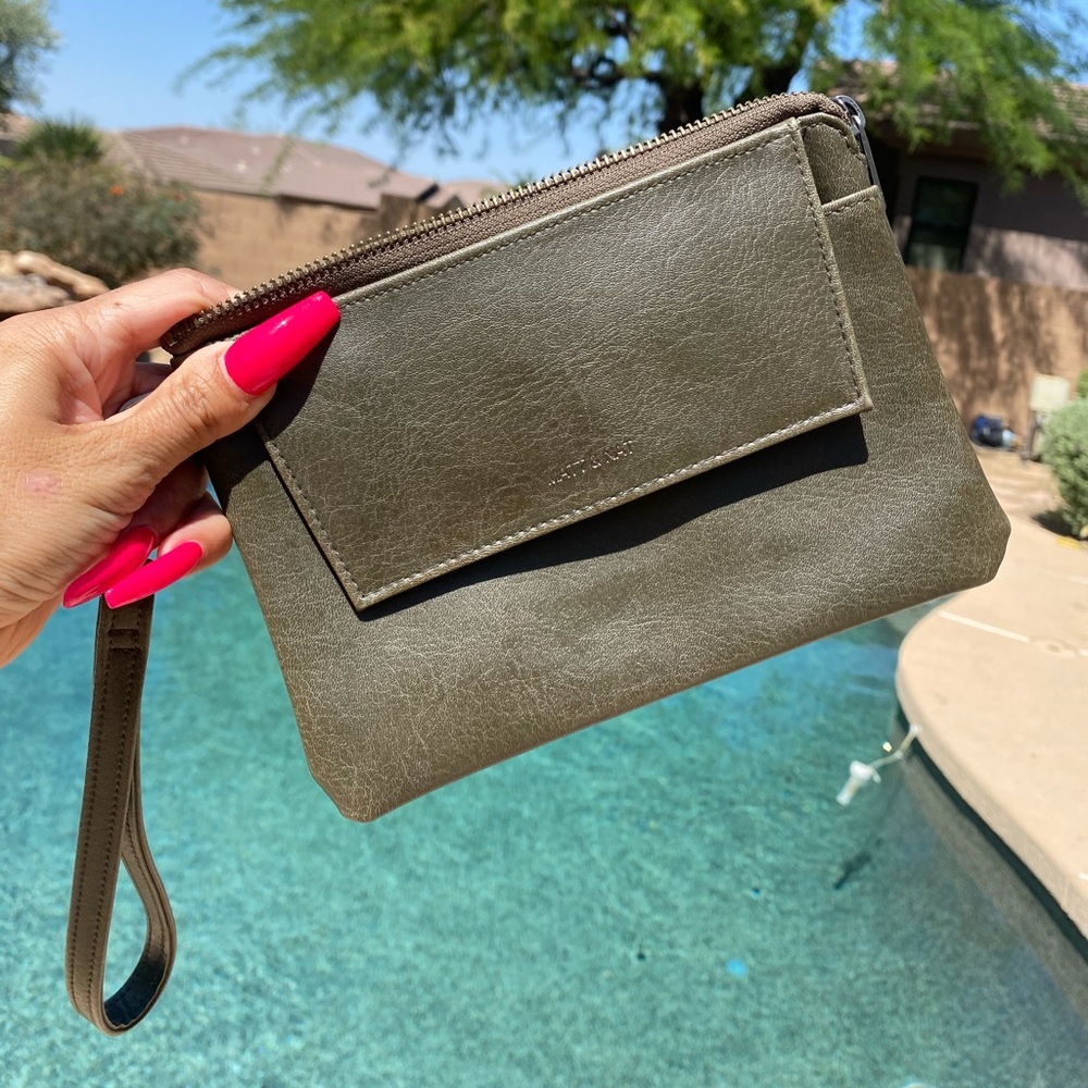 Matt & Nat Green Wristlet